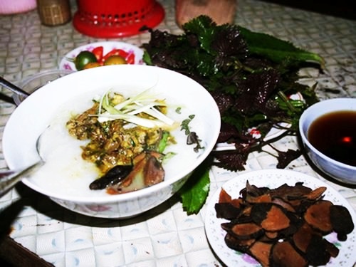 Soupe Au tau (Cháo ấu tẩu) est vendu seulement à la nuit
