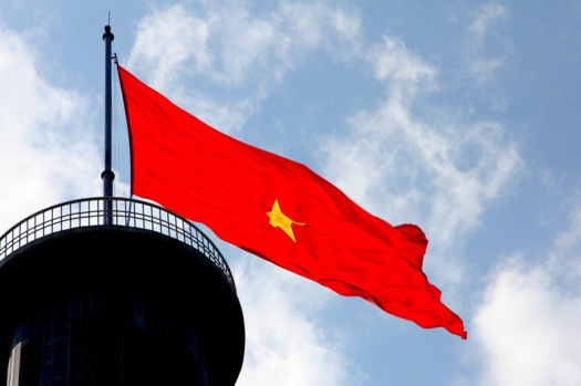 Enorme drapeau vietnamien au sommet de Lung Cu