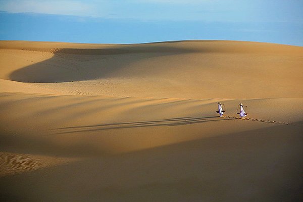Les fameuses dunes de sable de Mui Ne rappellent les paysages ondulants et désertiques du Sahara. 